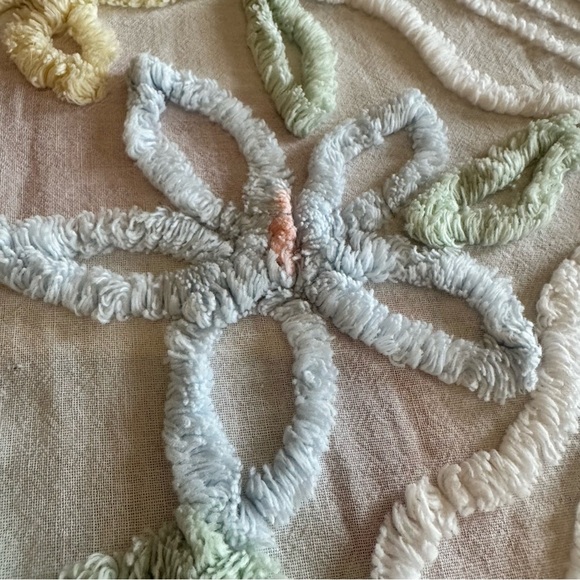 Vintage Chenille Bedspread, Queen/Full Size White Off White Pastel Floral Design - Picture 7 of 16